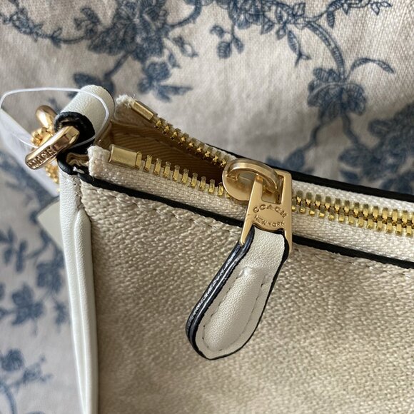 Coach Cream Shoulder Bag - Picture 8 of 11